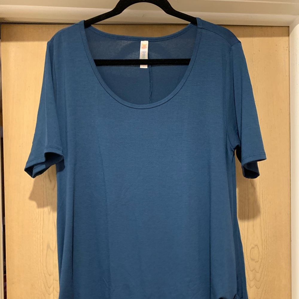 LG LuLaRoe Perfect tee